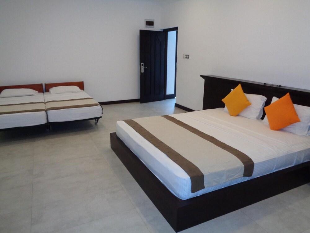 Rajarata Hotel Anuradhapura Exterior photo
