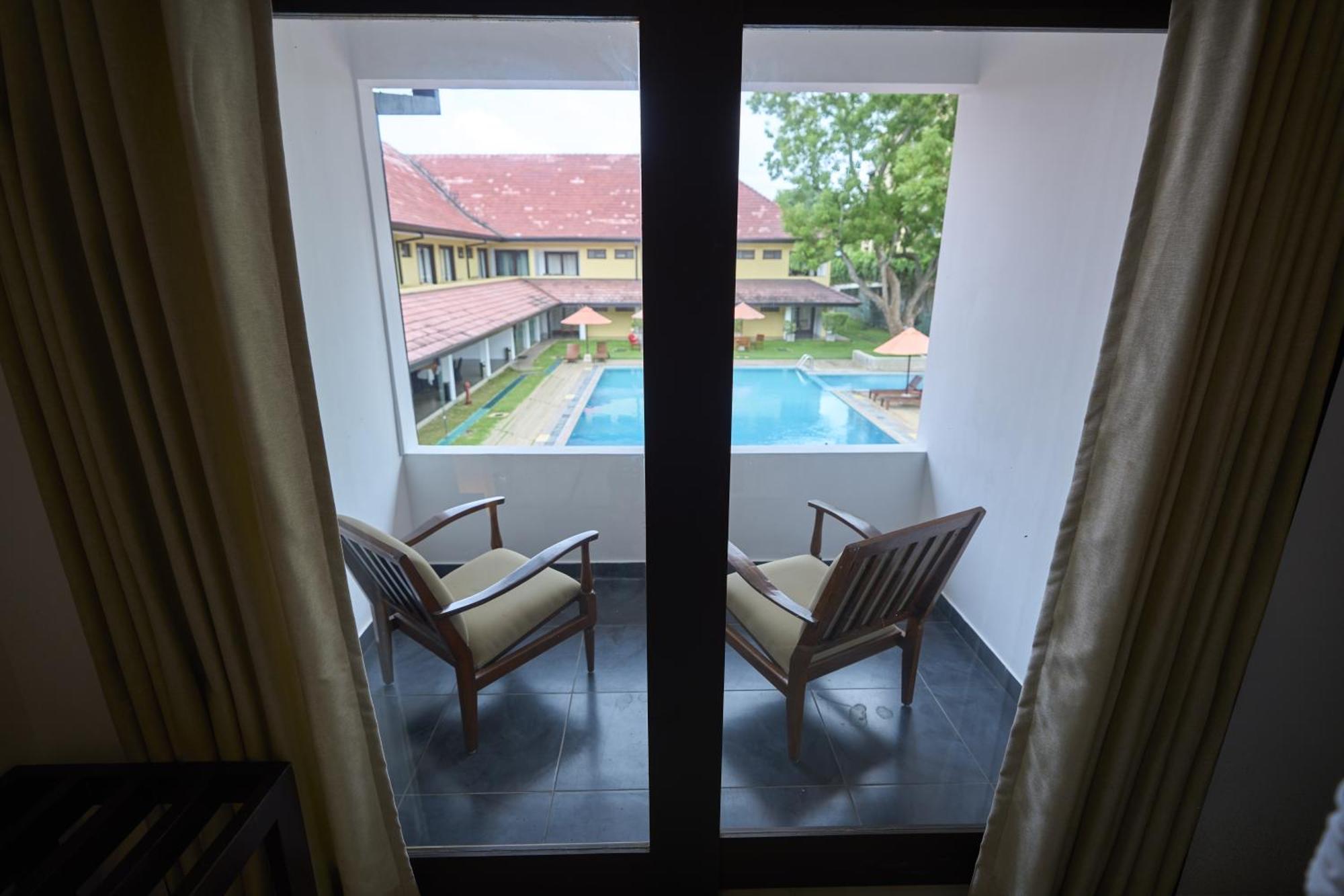 Rajarata Hotel Anuradhapura Exterior photo