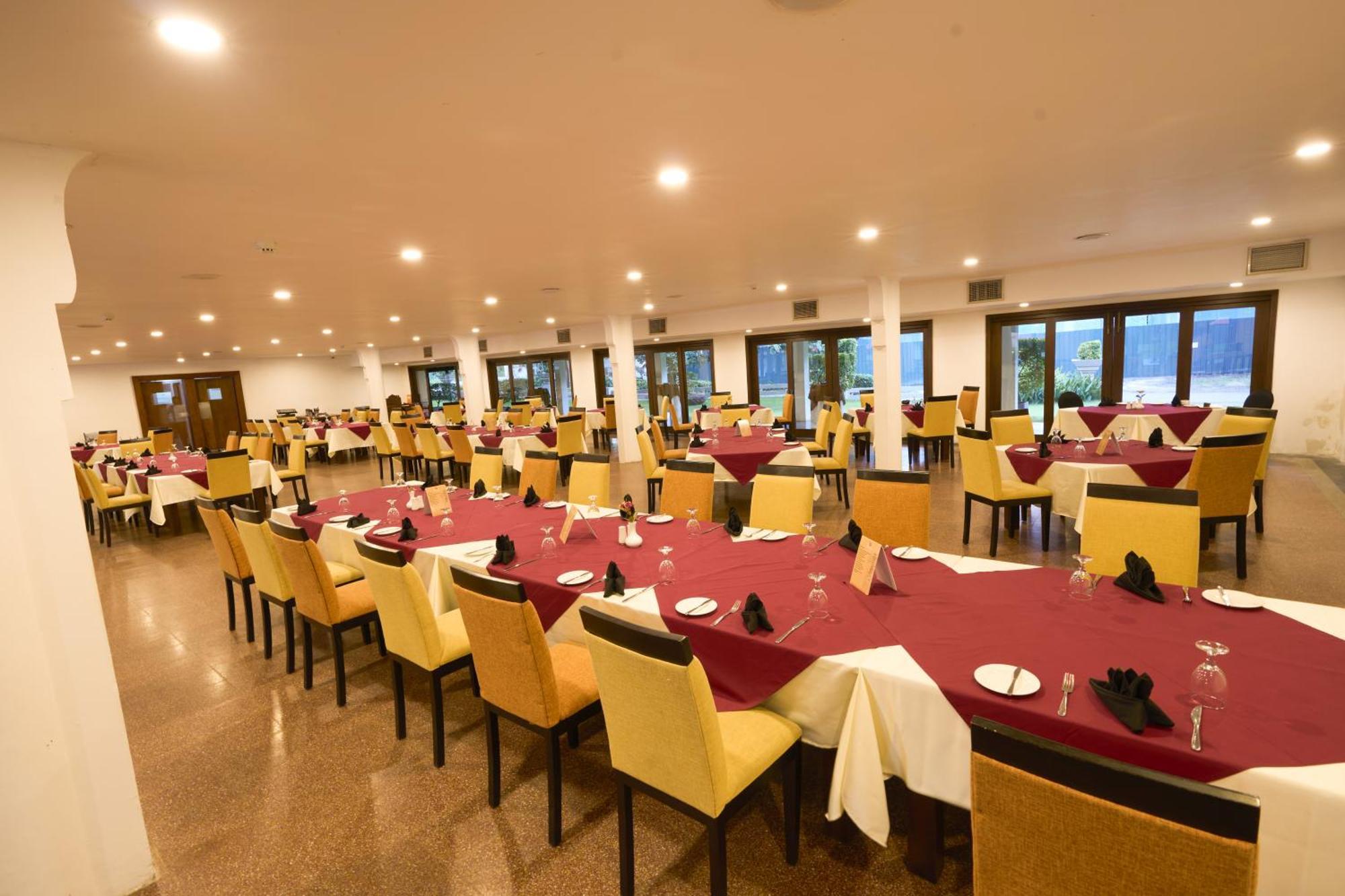 Rajarata Hotel Anuradhapura Exterior photo
