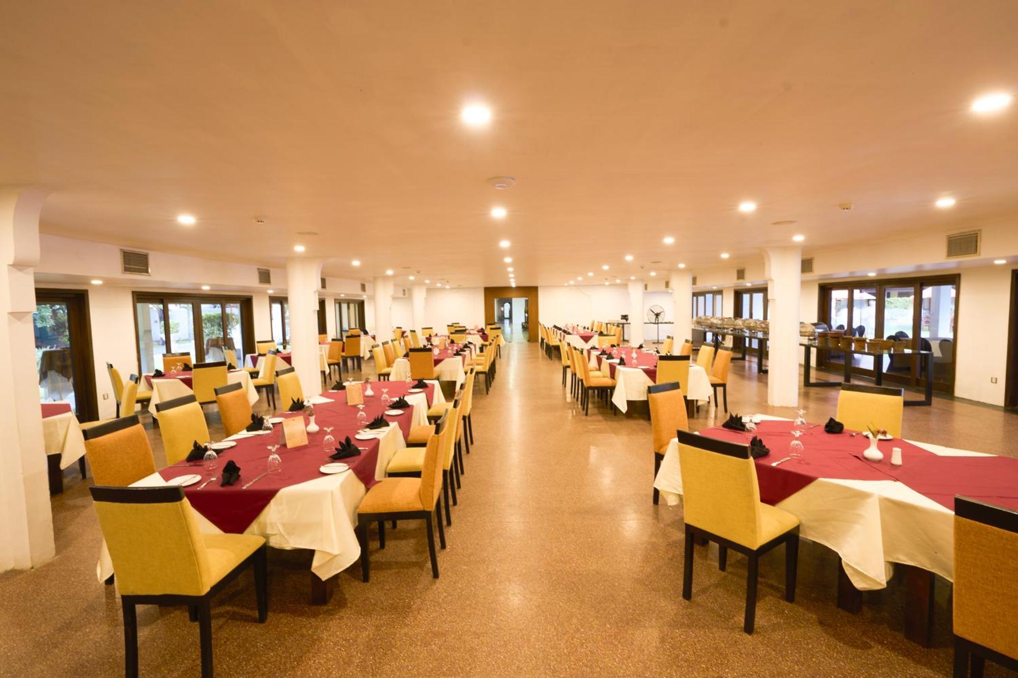 Rajarata Hotel Anuradhapura Exterior photo