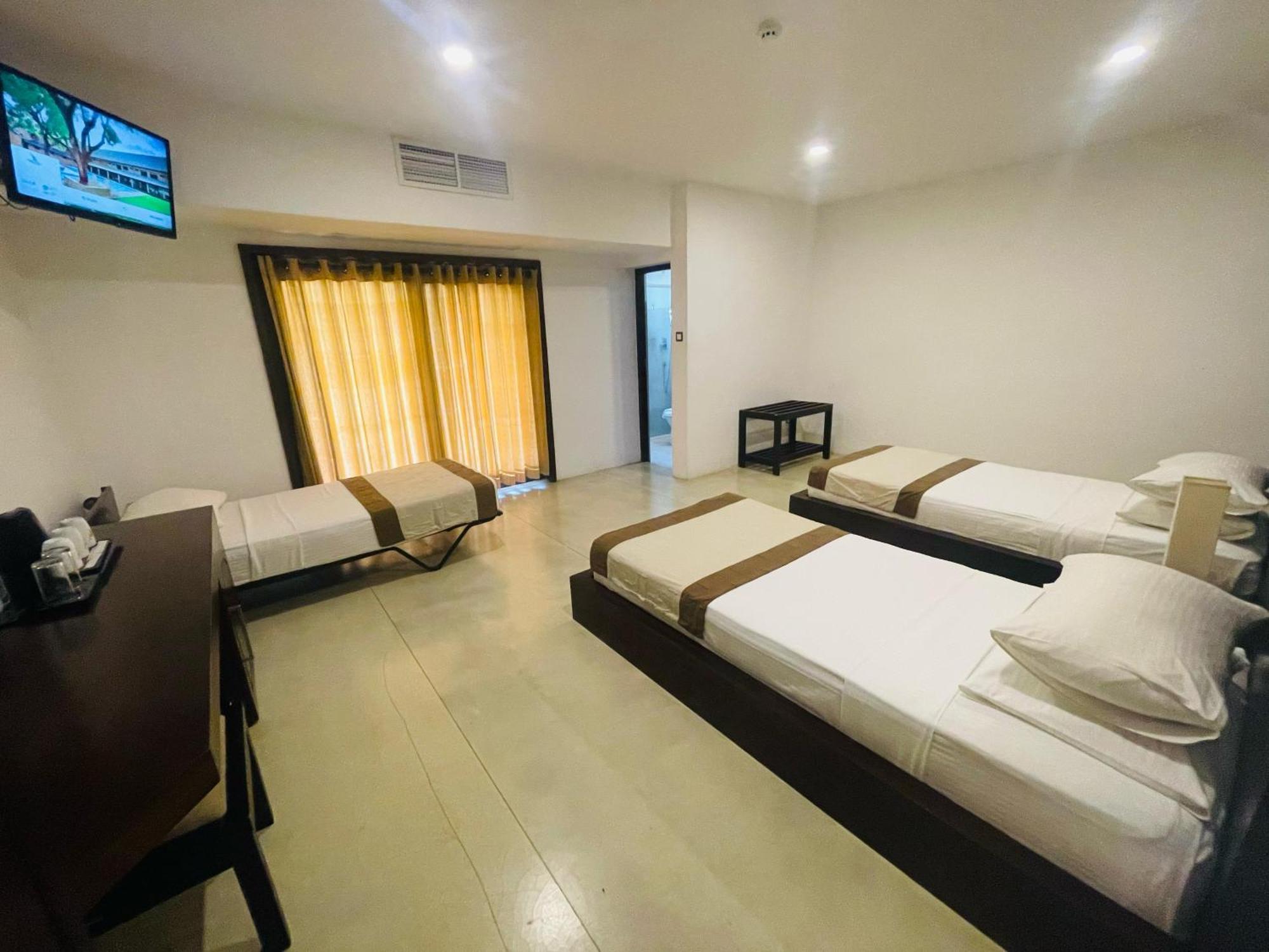 Rajarata Hotel Anuradhapura Exterior photo