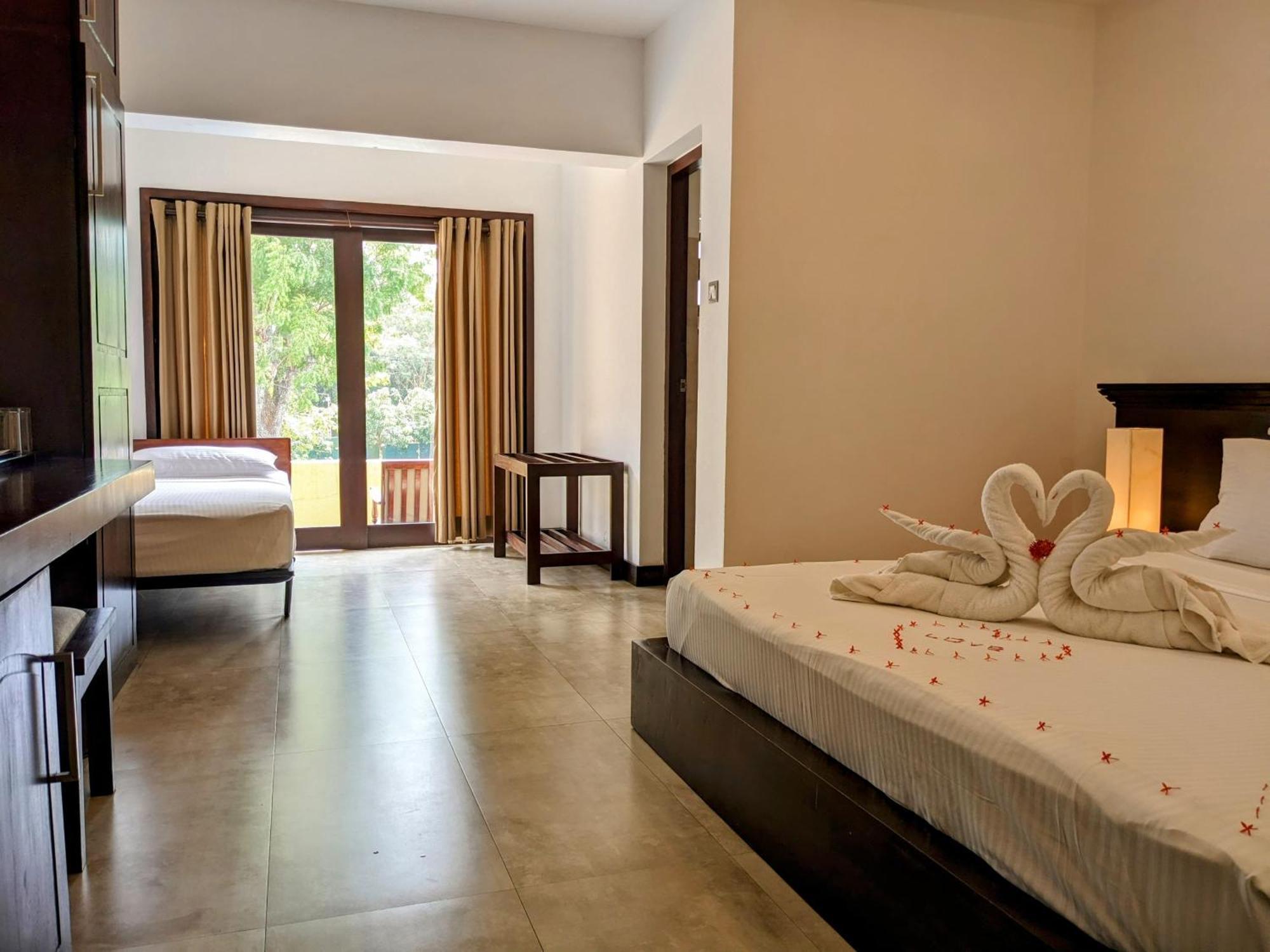 Rajarata Hotel Anuradhapura Exterior photo