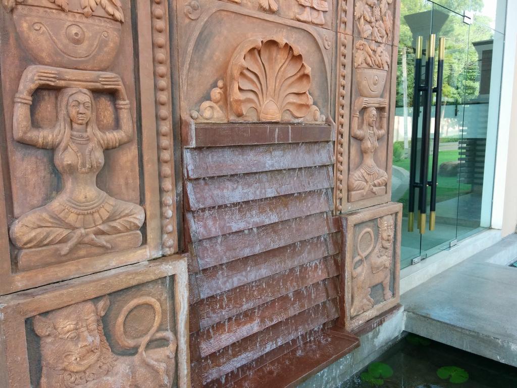 Rajarata Hotel Anuradhapura Exterior photo